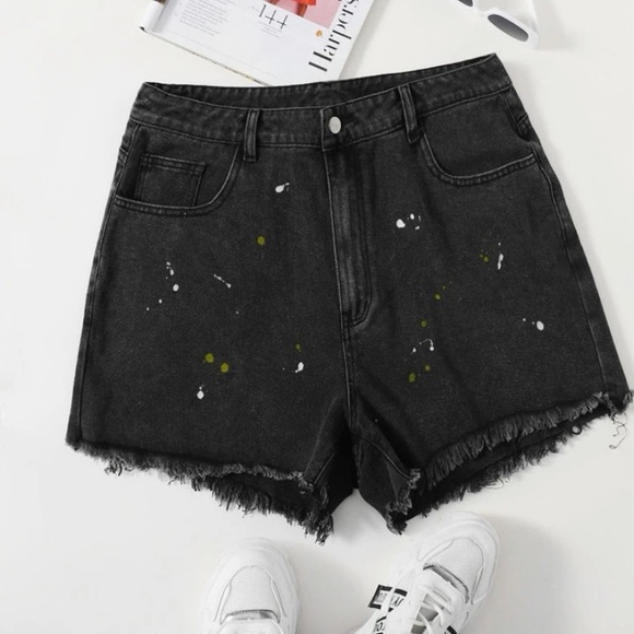Black wash distressed cutoff jean shorts with a sprinkle of paint yellow&white - Picture 2 of 9